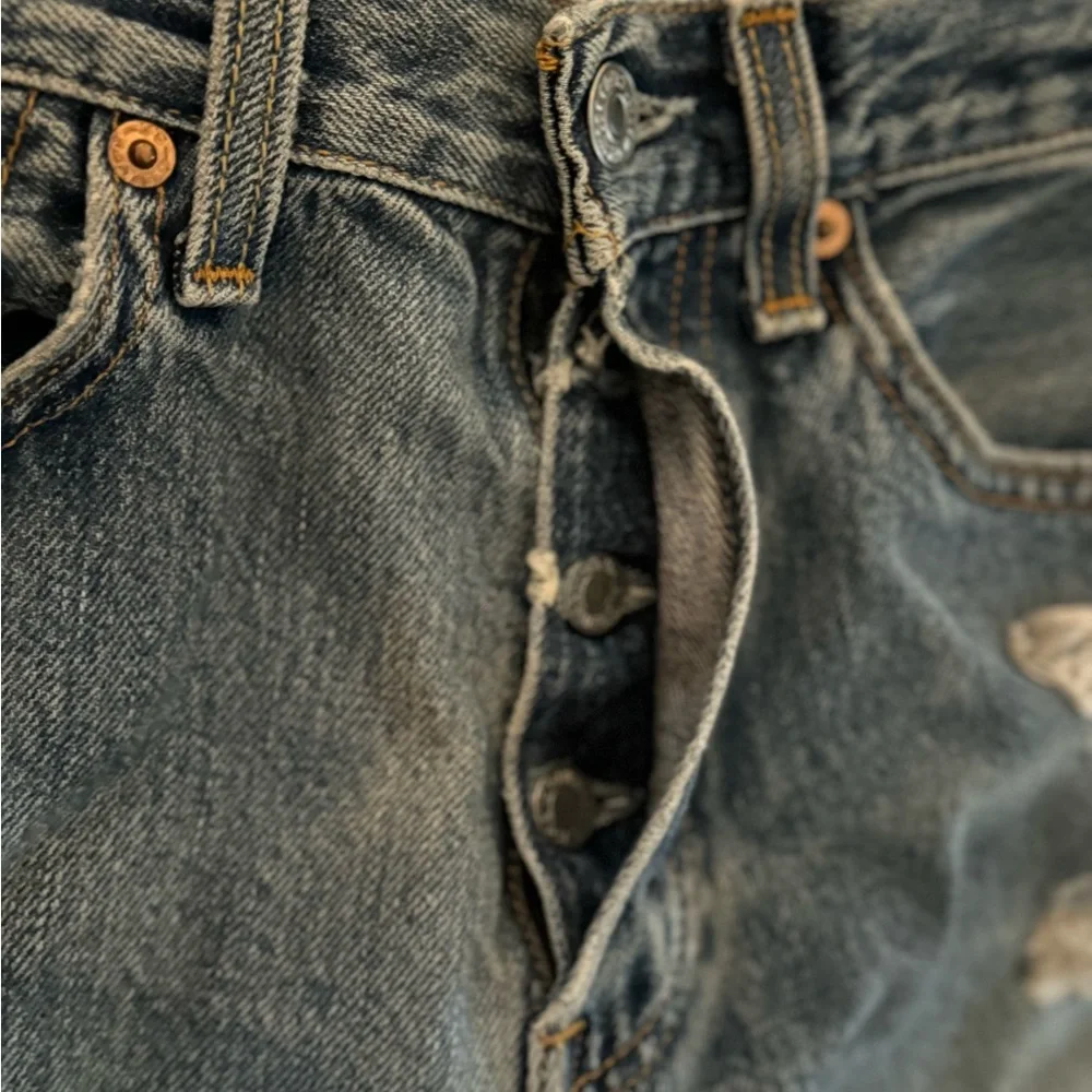 Levi’s 501 hand distressed jeans denim straight leg women’s ripped 27 26 small - Picture 7 of 10